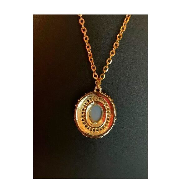Lovely Cameo pendant Necklace in Pearls/Gold plate, Unmarked - Picture 4 of 5